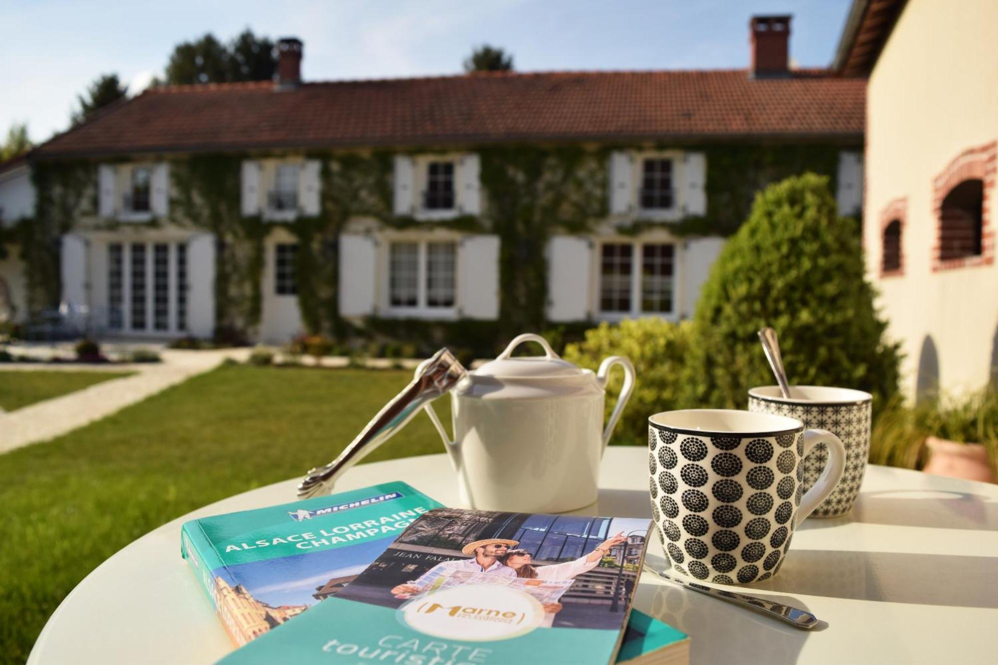Au Pre Du Moulin Bed & Breakfast Clamanges Exterior photo